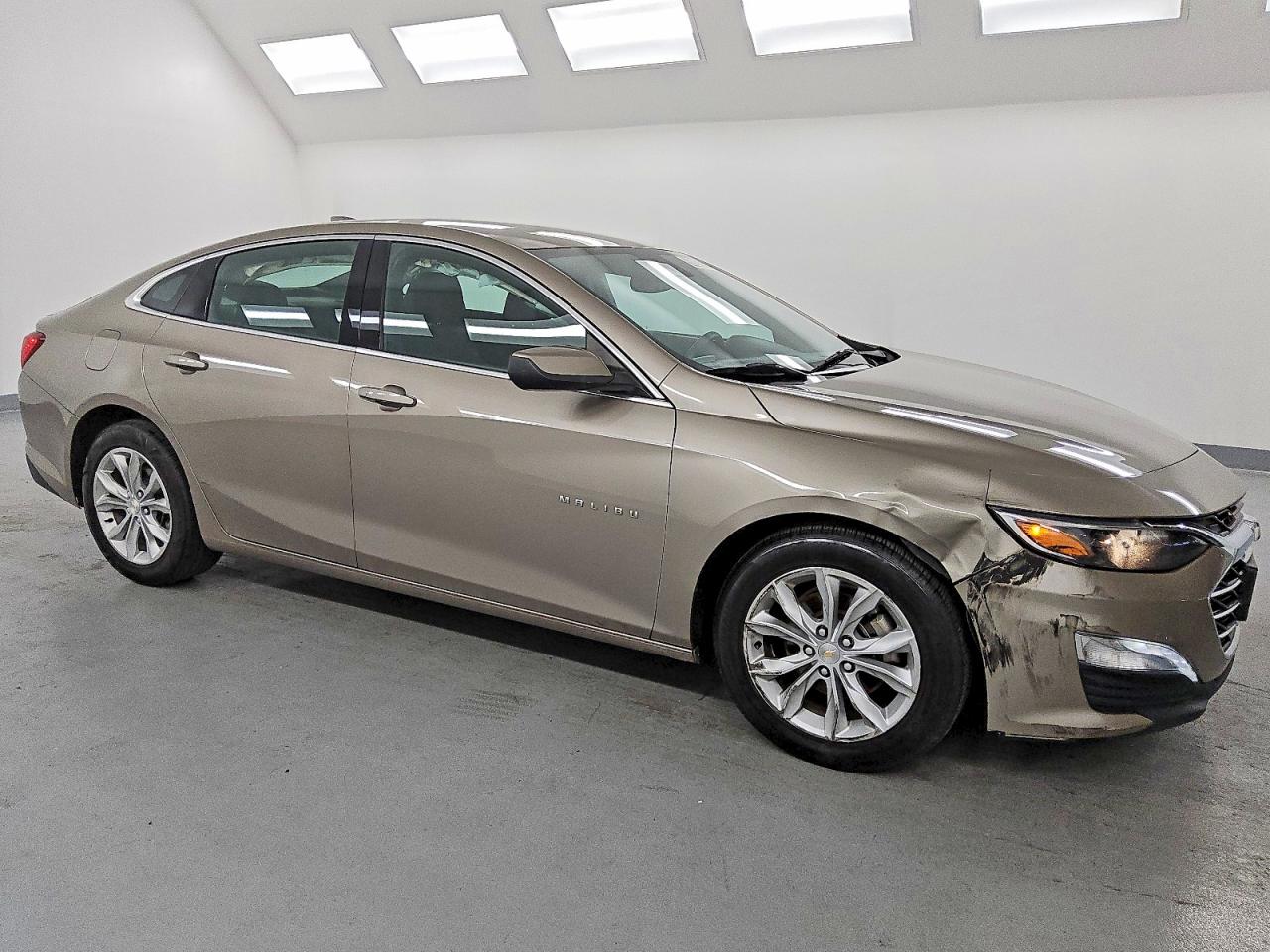 2023 CHEVROLET MALIBU LT photo 4