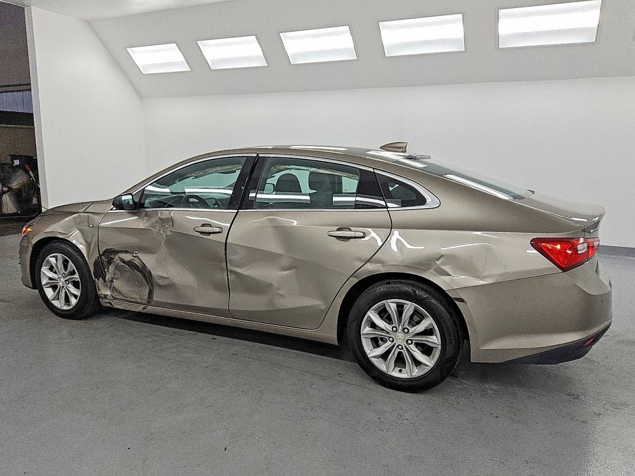 2023 CHEVROLET MALIBU LT photo 2