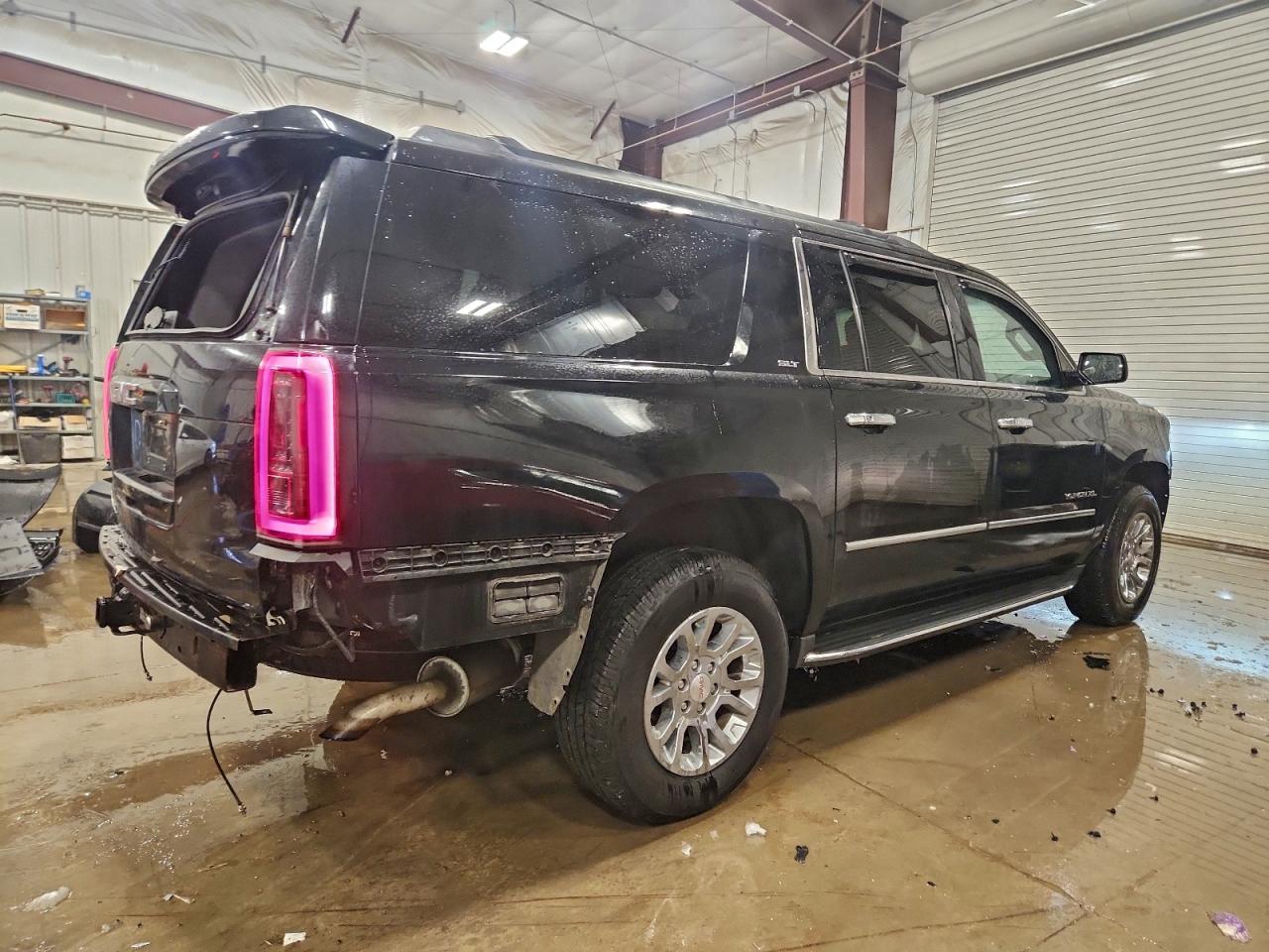2015 GMC YUKON XL K1500 SLT photo 3