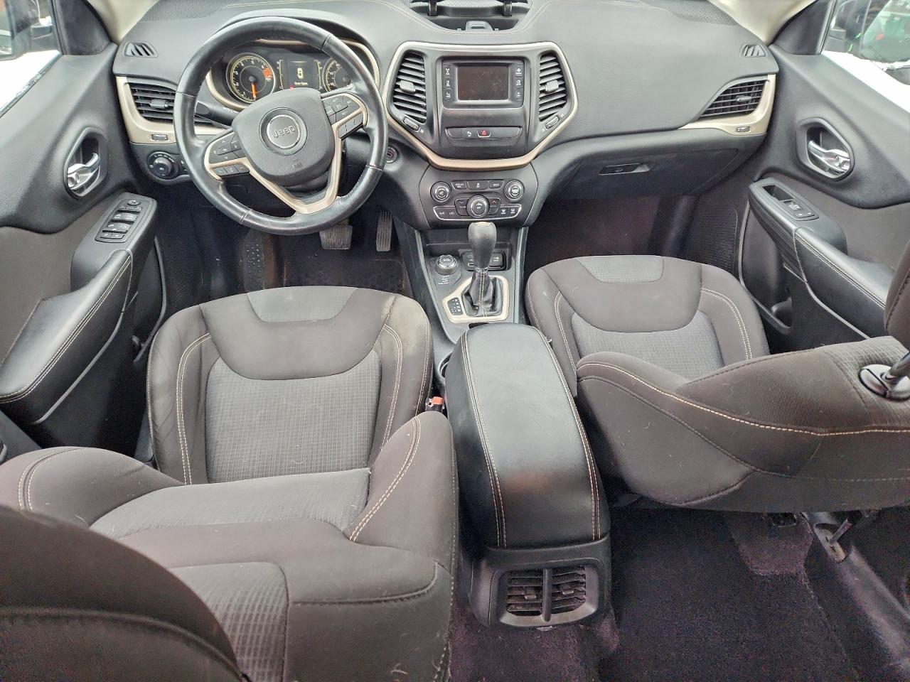 2016 JEEP CHEROKEE LATITUDE photo 8