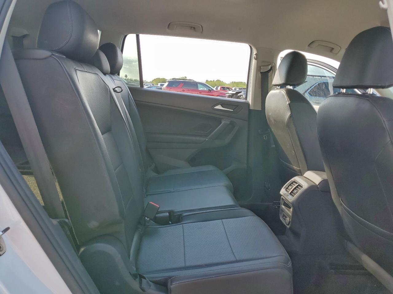 2020 VOLKSWAGEN TIGUAN SE photo 10