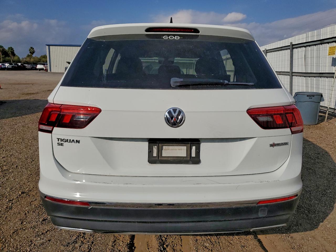 2020 VOLKSWAGEN TIGUAN SE photo 6