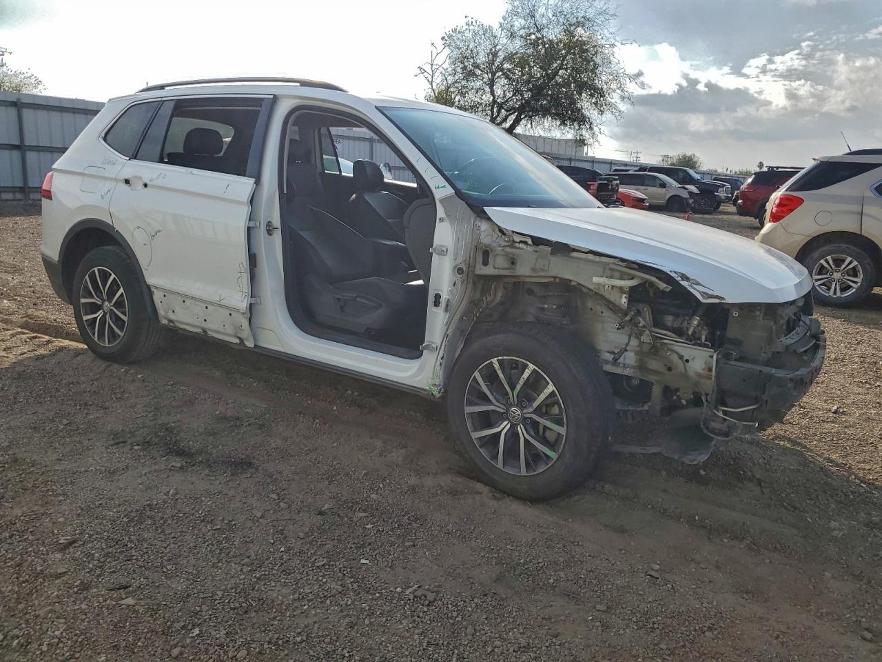 2020 VOLKSWAGEN TIGUAN SE photo 4