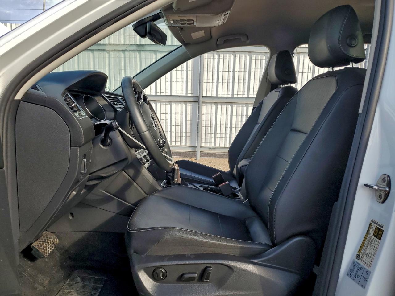 2020 VOLKSWAGEN TIGUAN SE photo 7