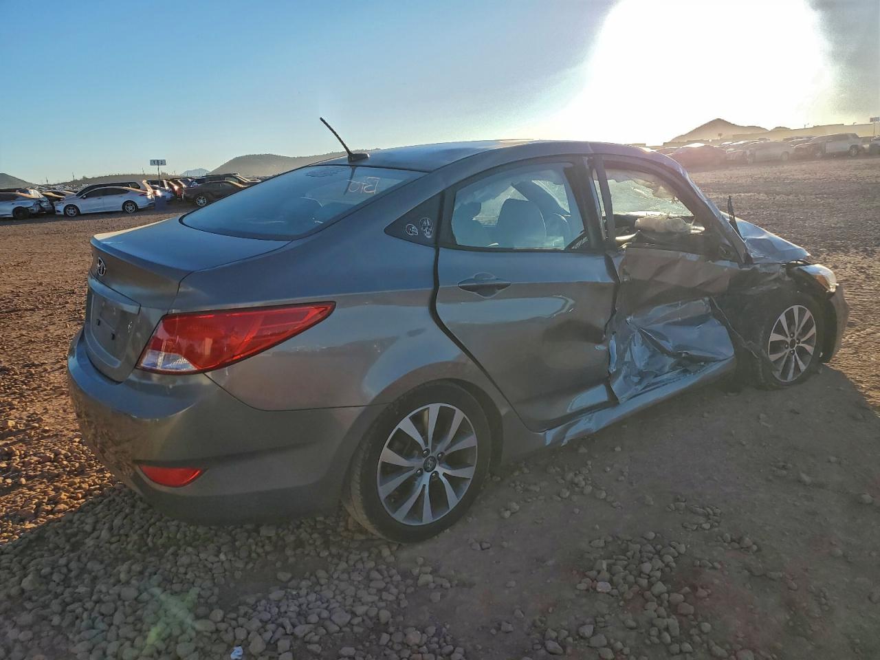 2017 HYUNDAI ACCENT SE photo 3