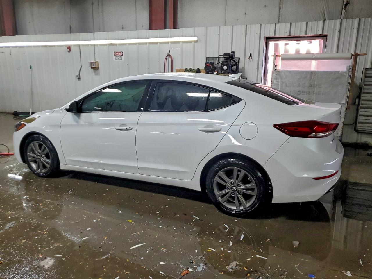 2017 HYUNDAI ELANTRA SE photo 2
