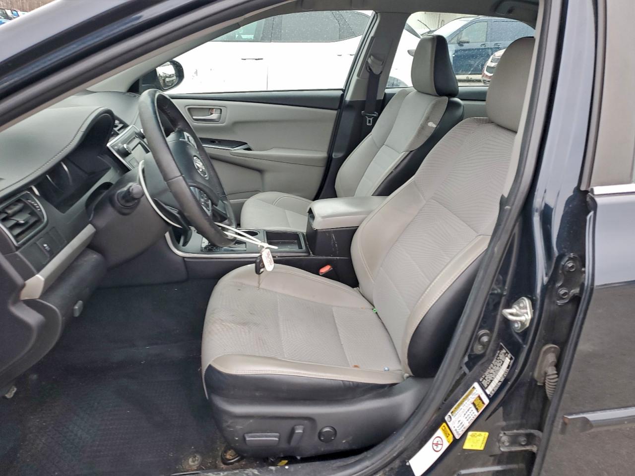 2017 TOYOTA CAMRY LE photo 7
