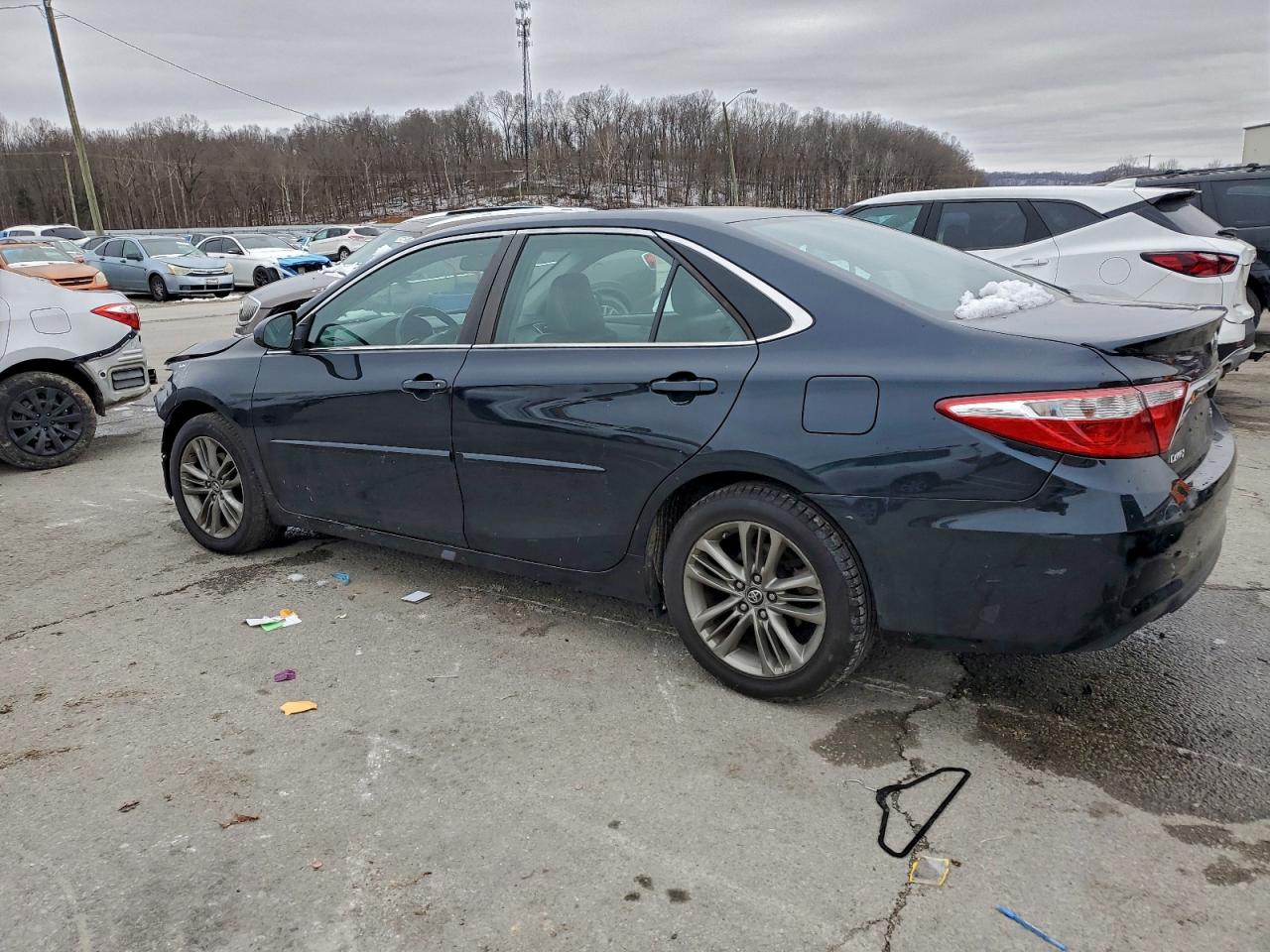 2017 TOYOTA CAMRY LE photo 2
