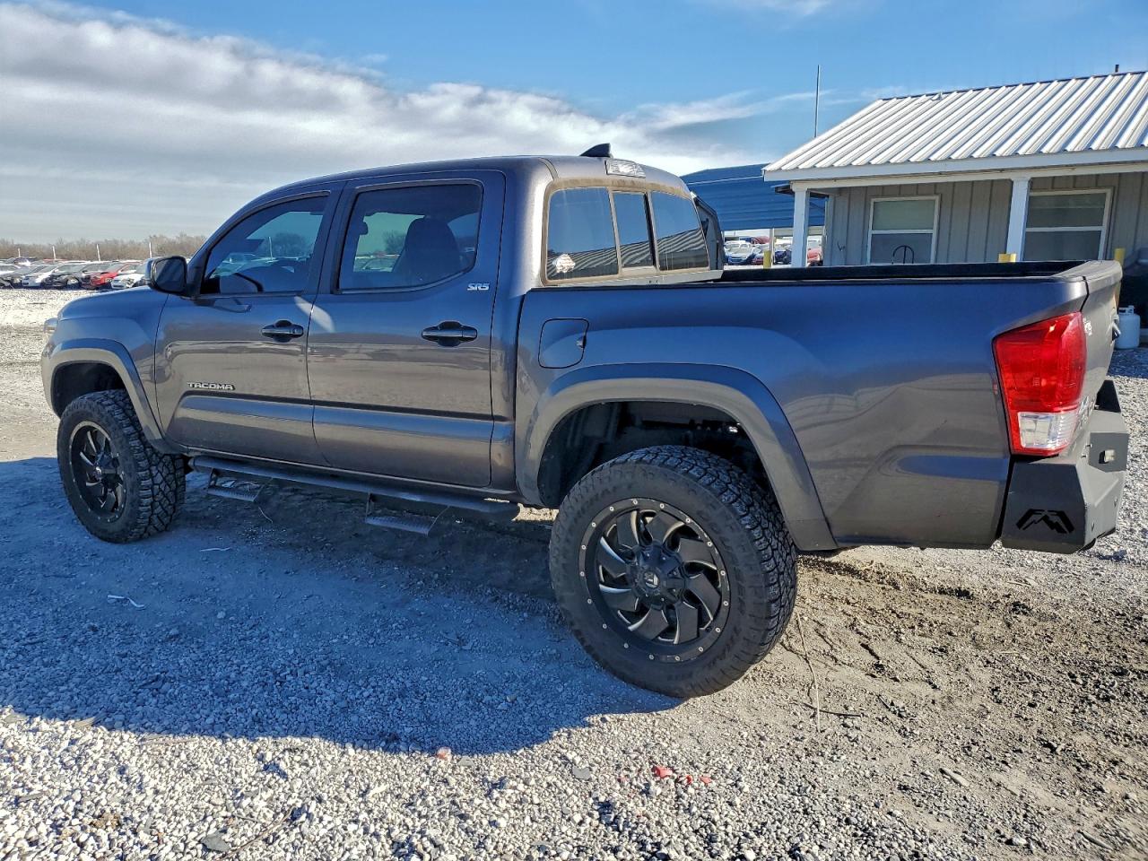 2017 TOYOTA TACOMA DOUBLE CAB photo 2