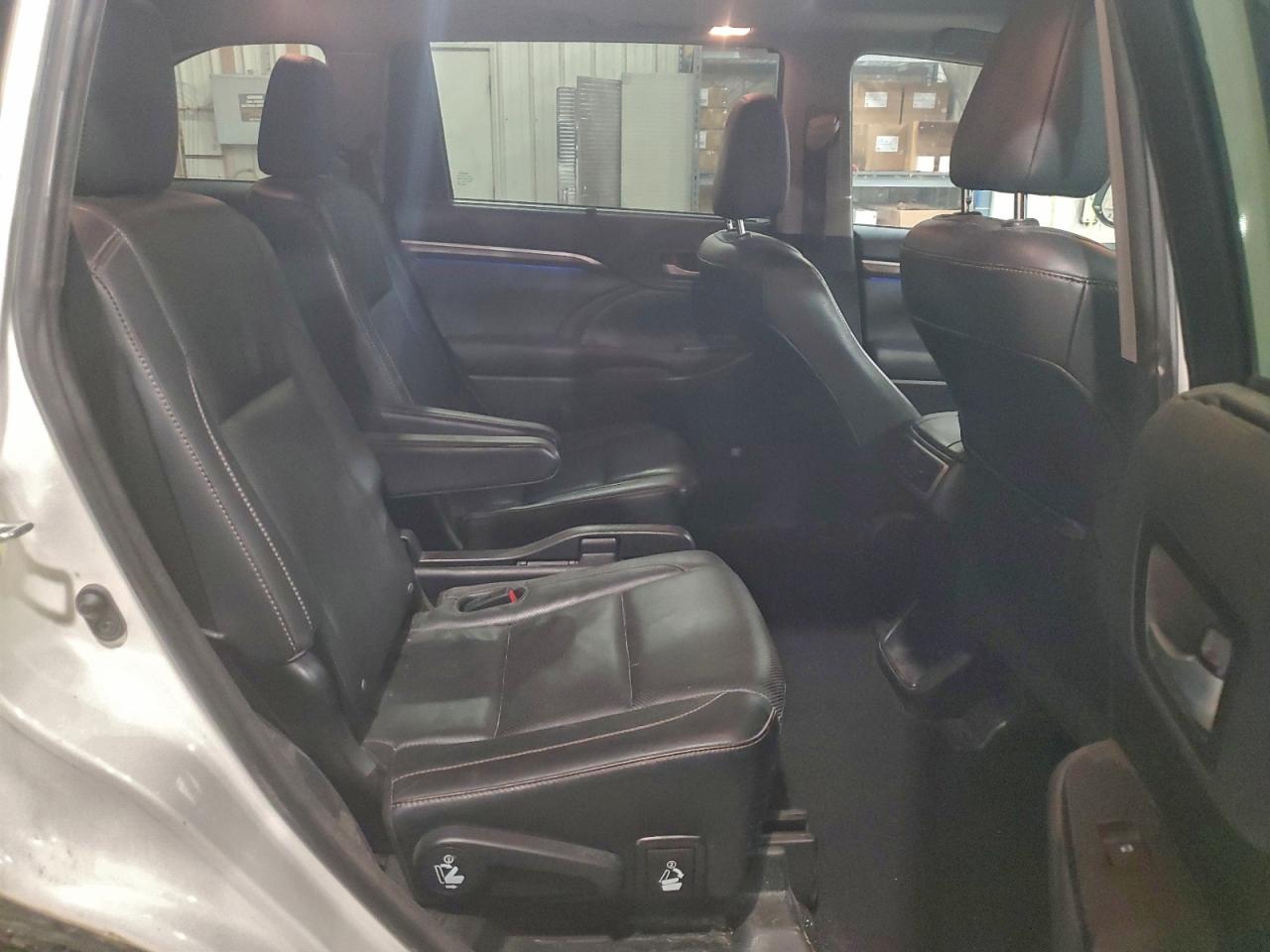2016 TOYOTA HIGHLANDER LIMITED photo 11