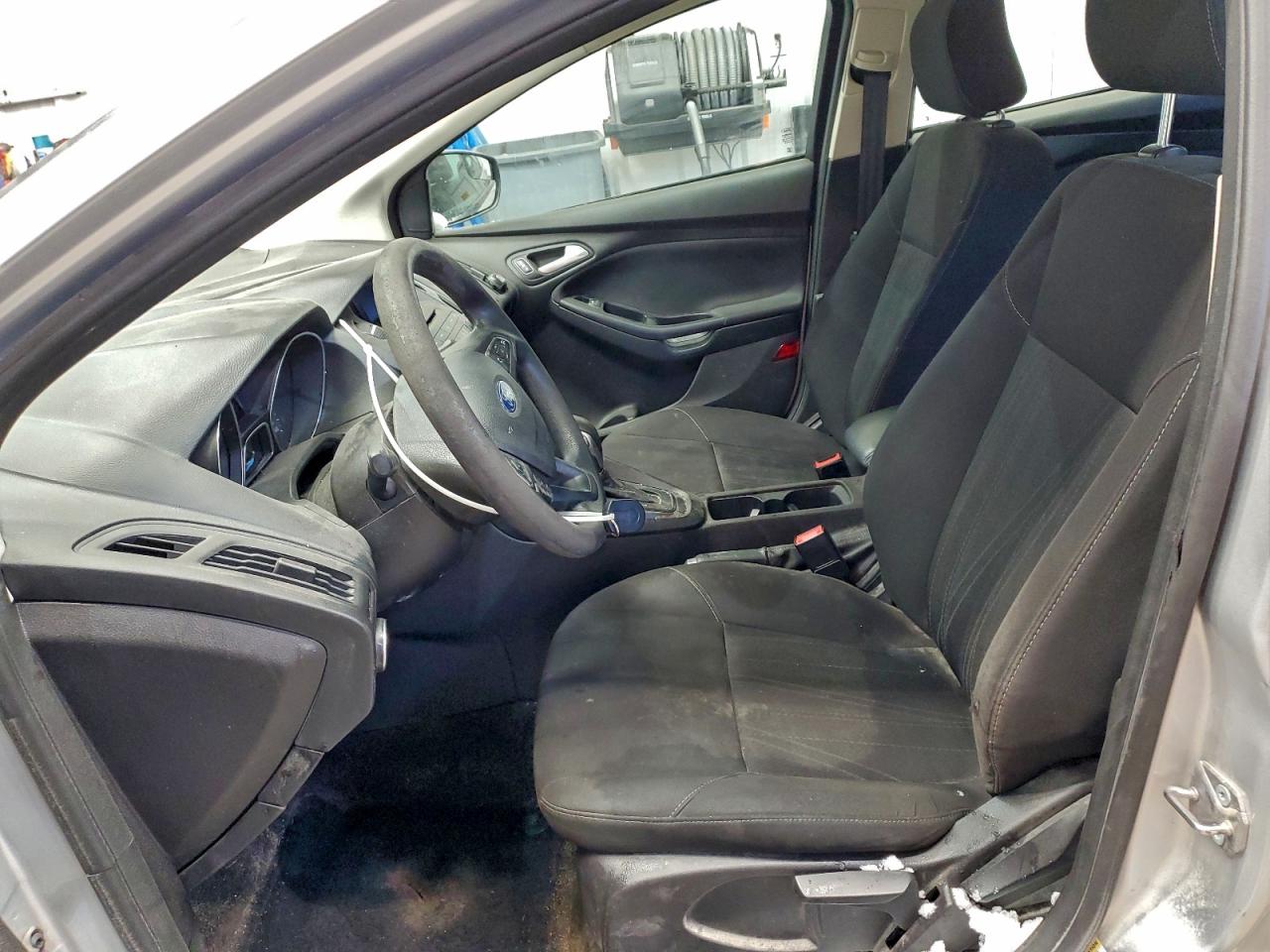 2017 FORD FOCUS SE photo 7