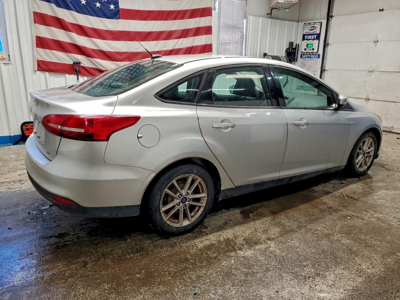 2017 FORD FOCUS SE photo 3