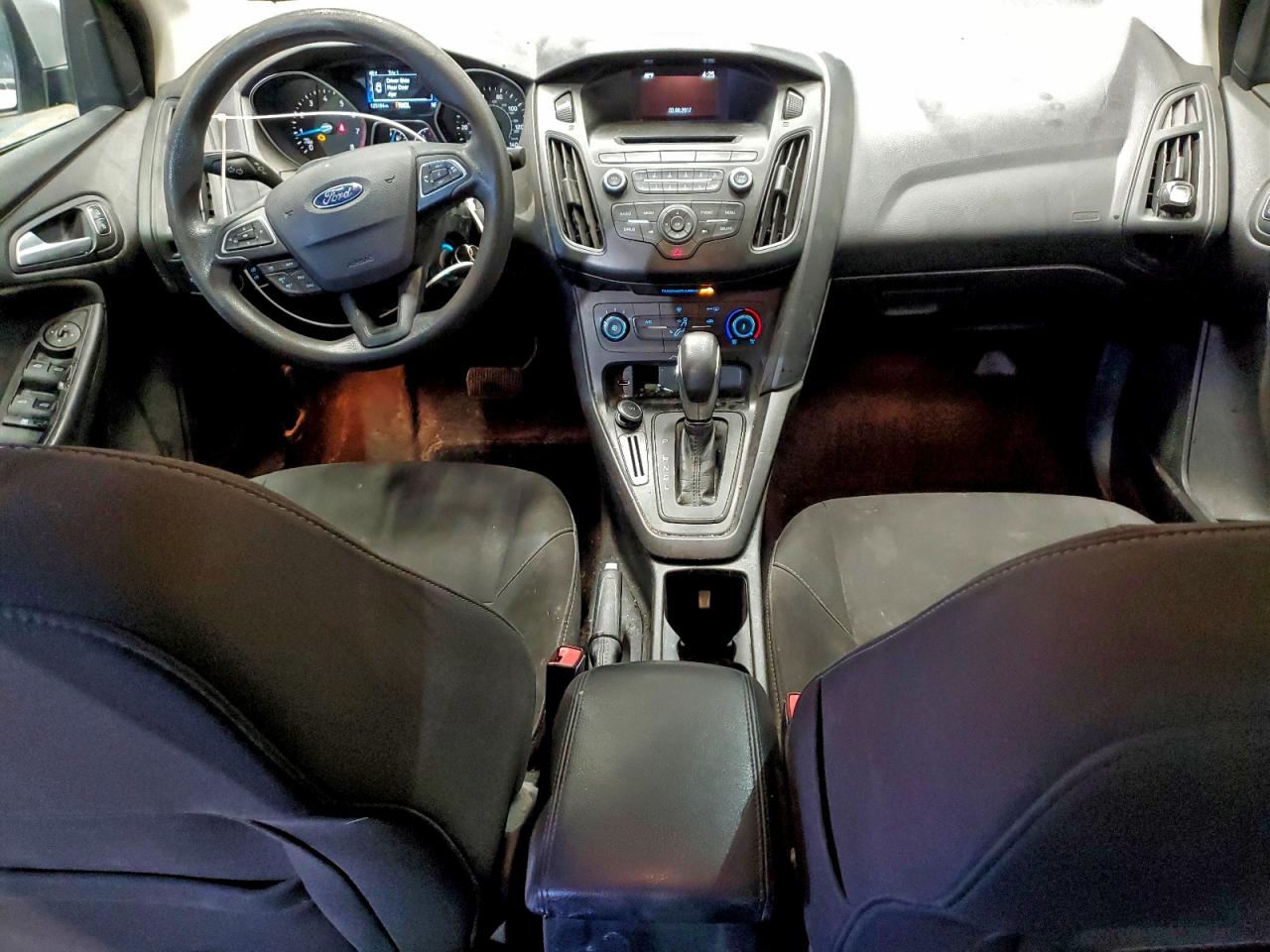 2017 FORD FOCUS SE photo 8