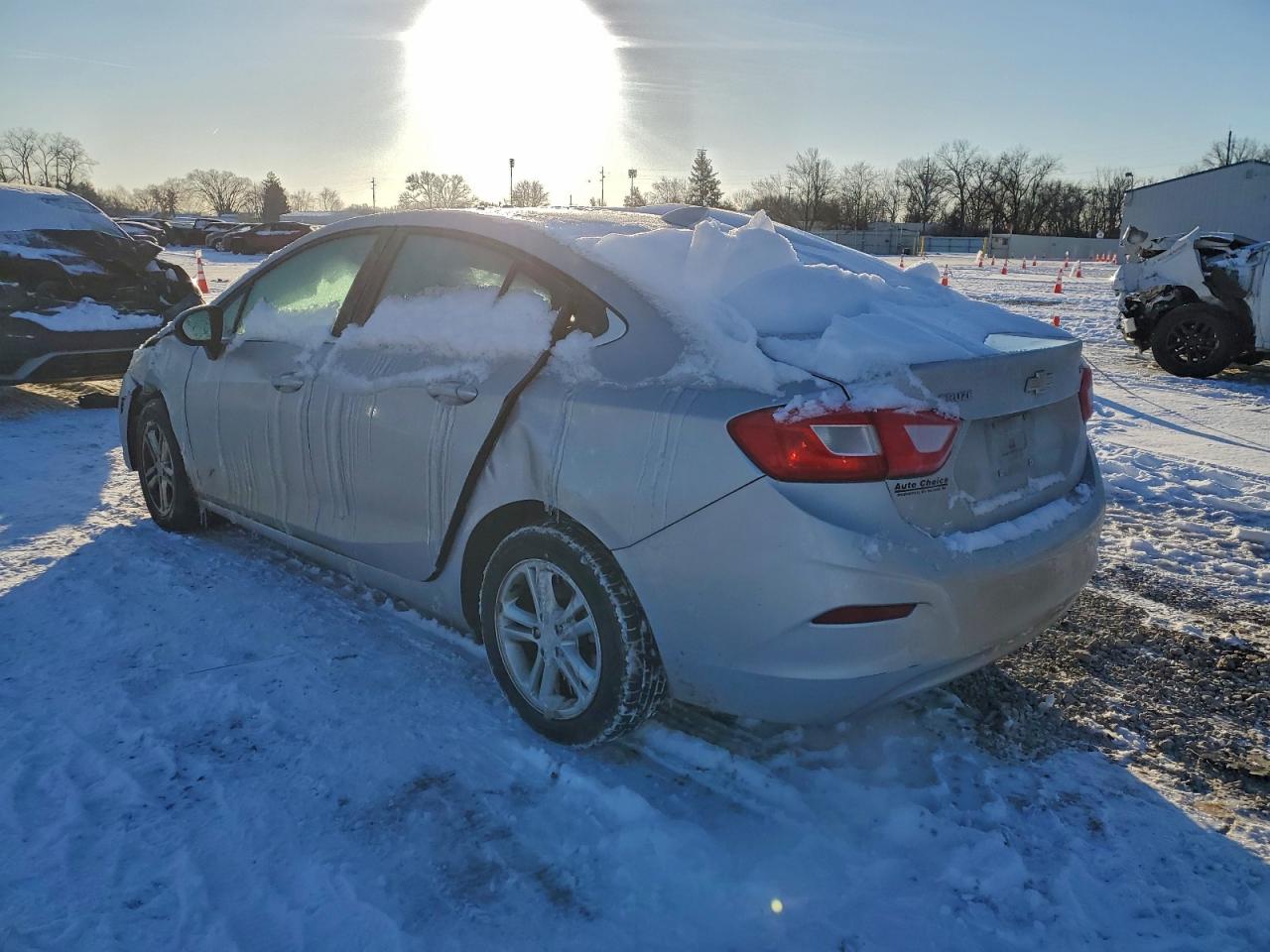 2017 CHEVROLET CRUZE LT photo 2