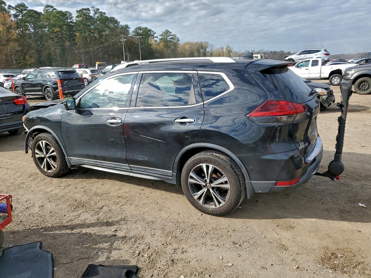 2019 NISSAN ROGUE S photo 2