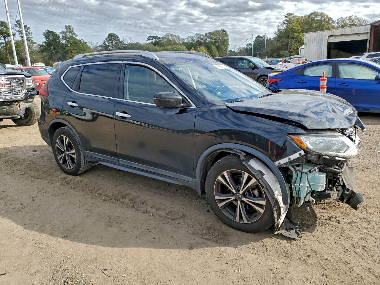2019 NISSAN ROGUE S photo 4