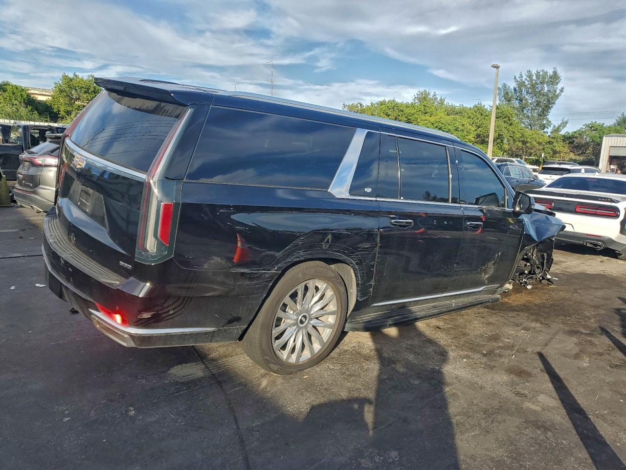 2023 CADILLAC ESCALADE ESV PREMIUM LUXURY photo 3
