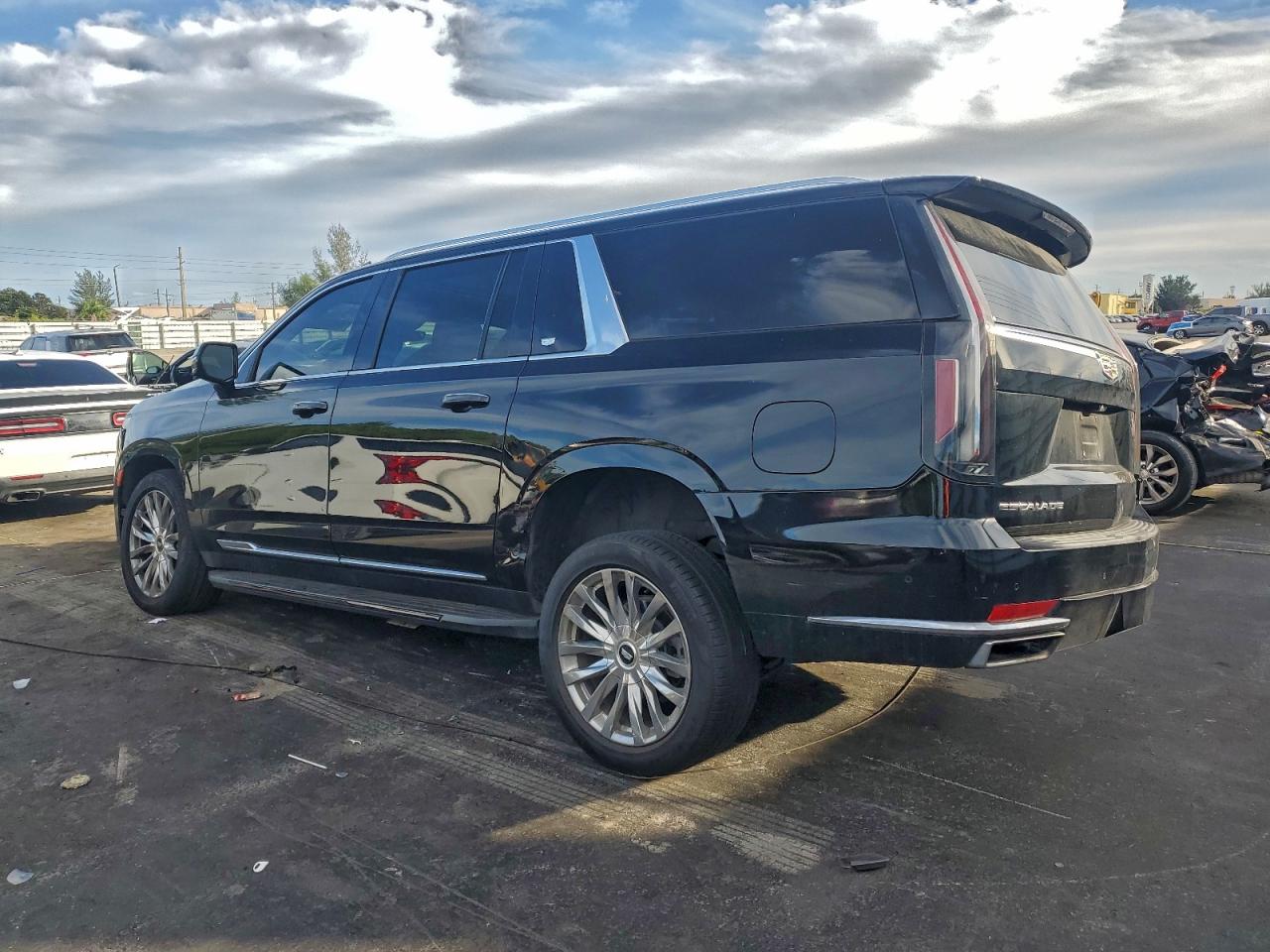 2023 CADILLAC ESCALADE ESV PREMIUM LUXURY photo 2