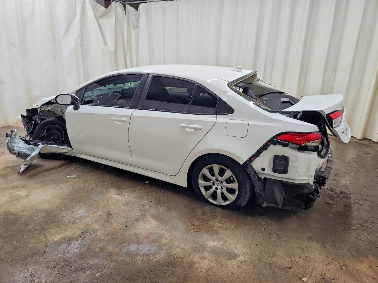 2022 TOYOTA COROLLA LE photo 2