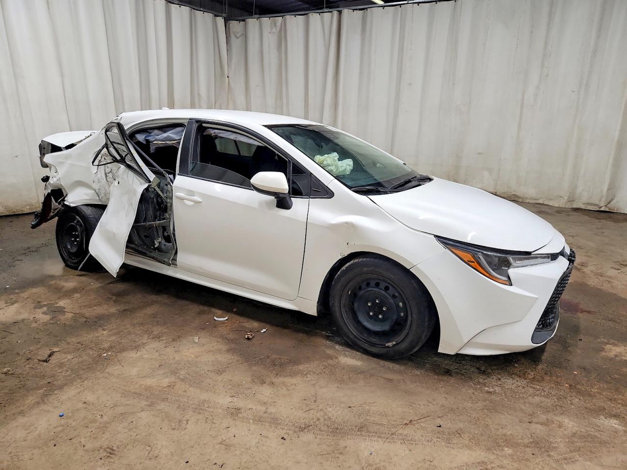 2022 TOYOTA COROLLA LE photo 4