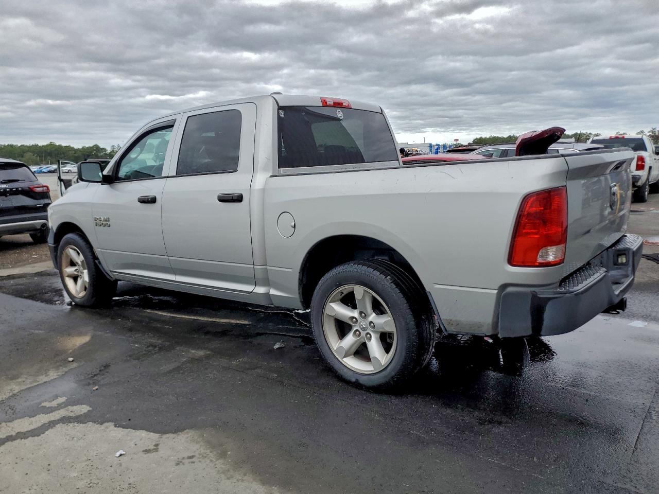 2014 RAM 1500 ST photo 2