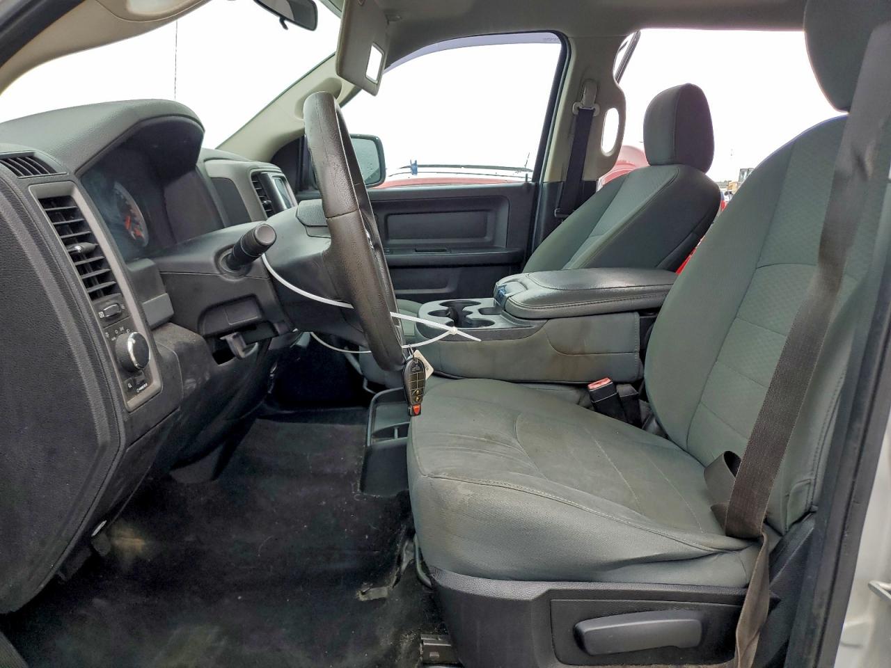 2014 RAM 1500 ST photo 7