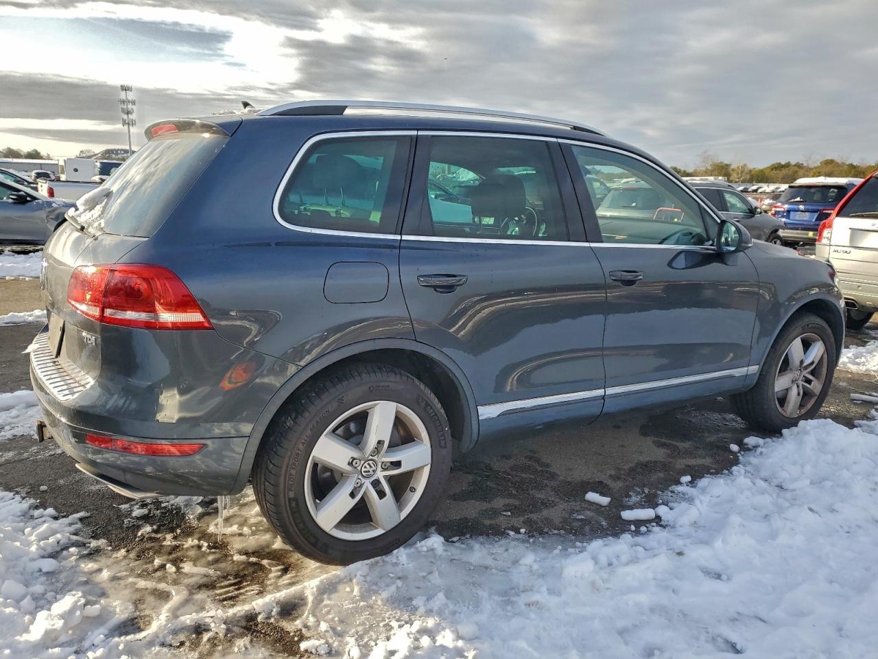2012 VOLKSWAGEN TOUAREG V6 TDI photo 3
