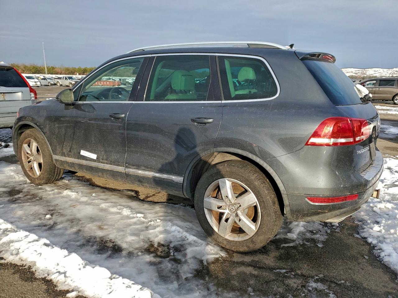 2012 VOLKSWAGEN TOUAREG V6 TDI photo 2