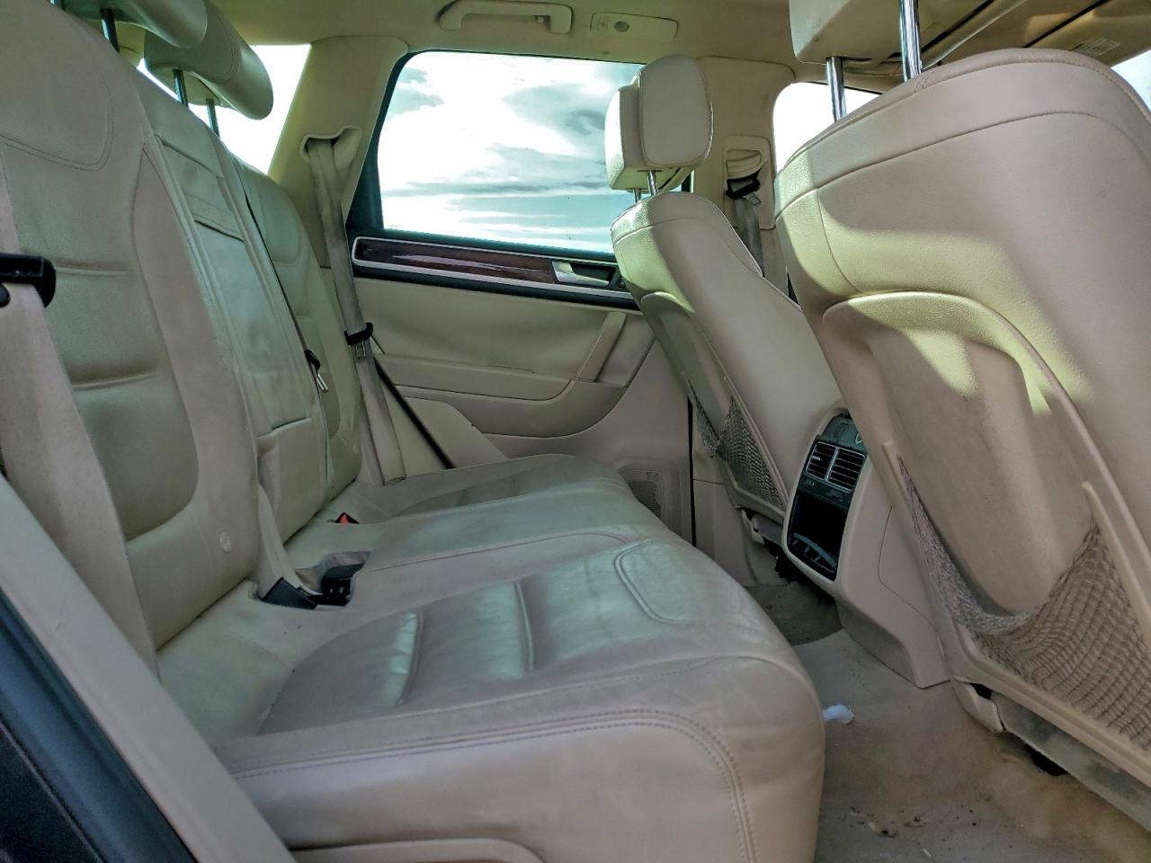 2012 VOLKSWAGEN TOUAREG V6 TDI photo 11
