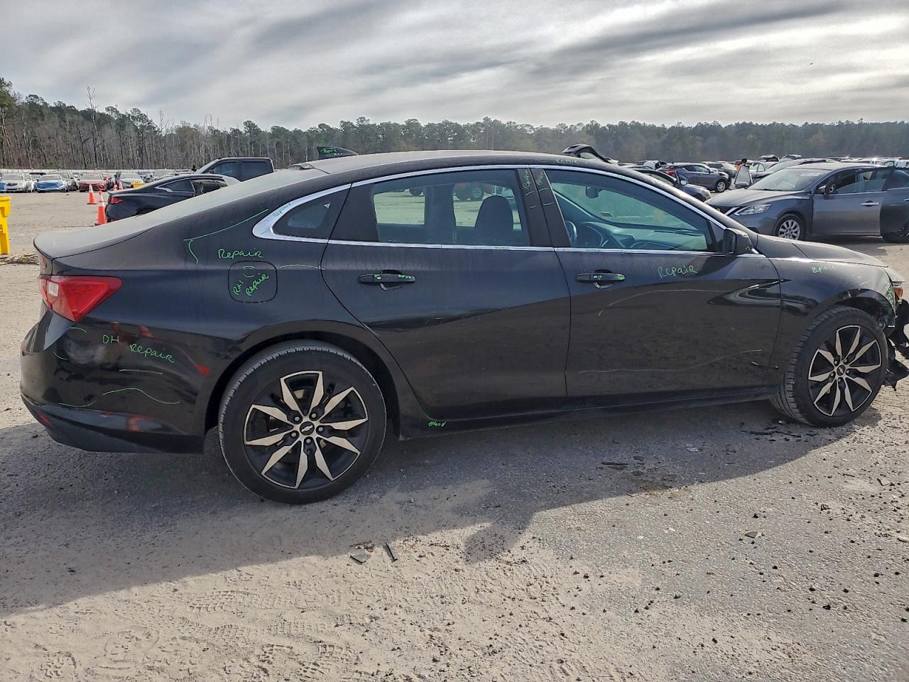 2017 CHEVROLET MALIBU LT photo 3