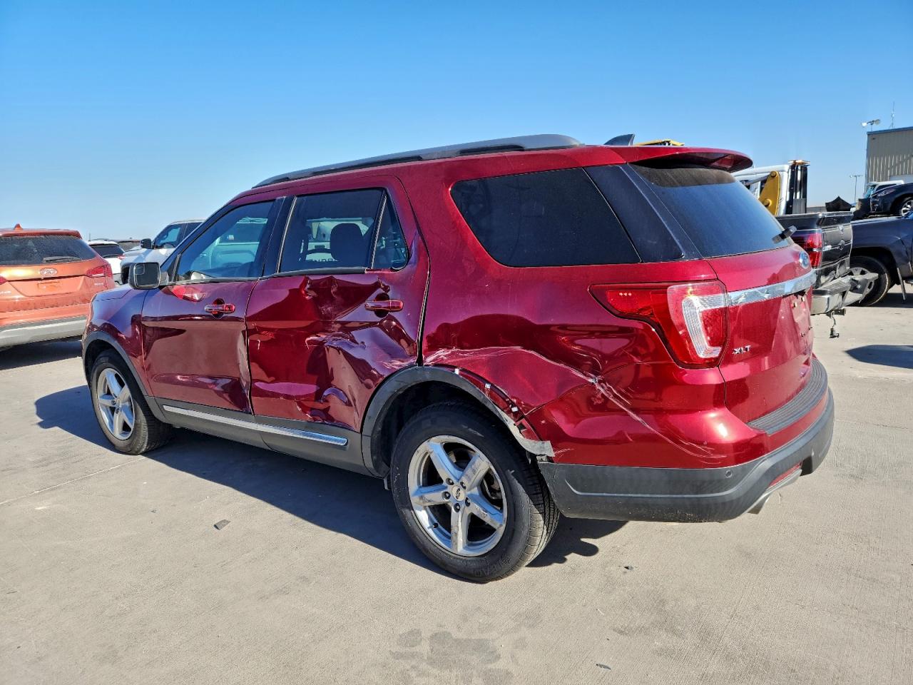 2018 FORD EXPLORER XLT photo 2