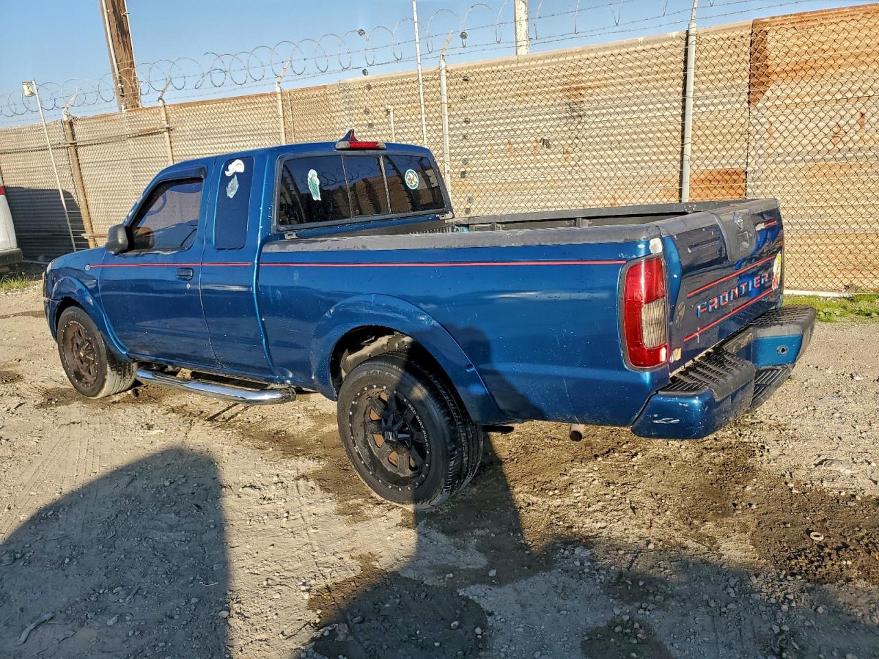 2004 NISSAN FRONTIER KING CAB XE photo 2