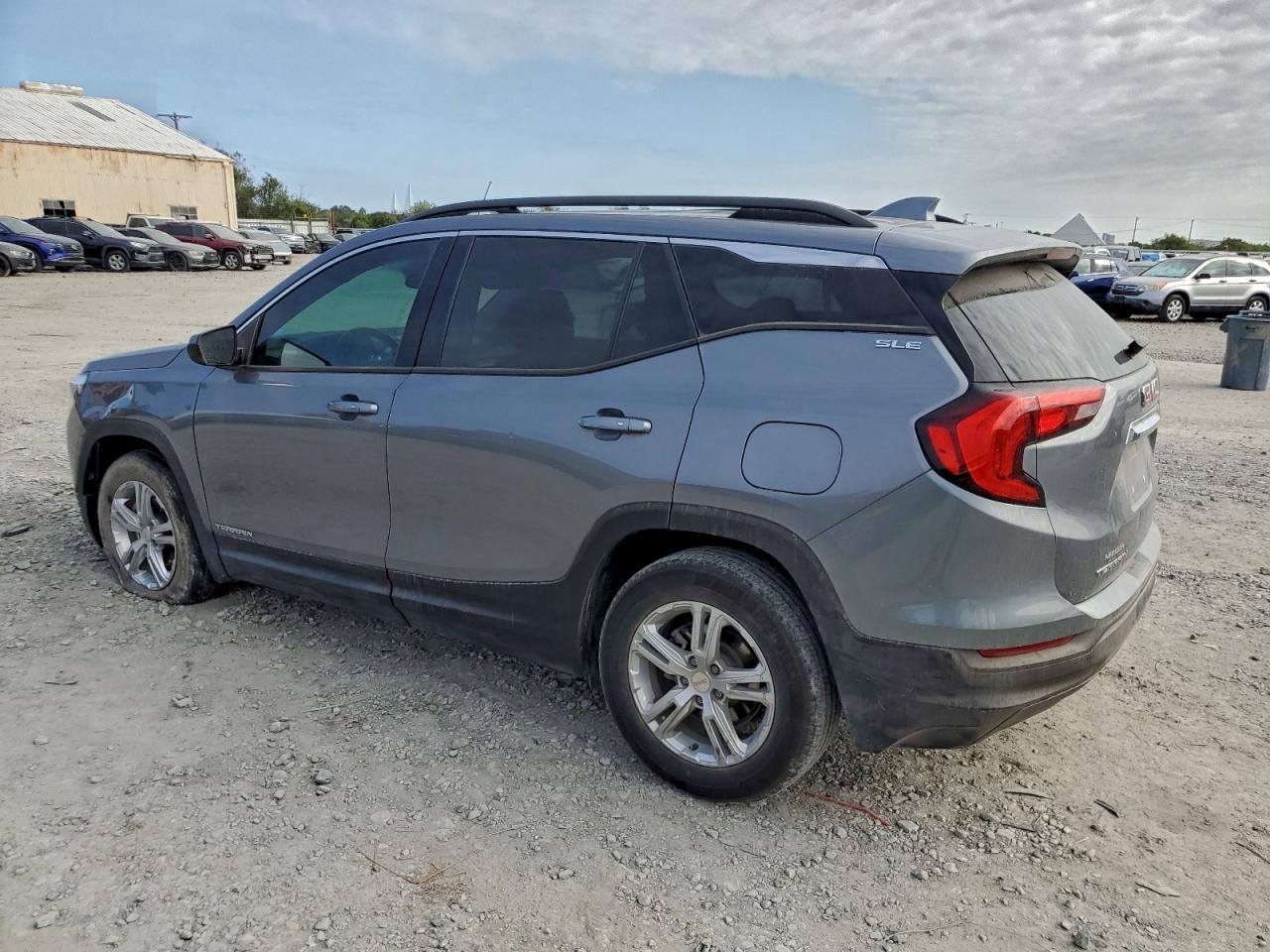 2020 GMC TERRAIN SLE photo 2