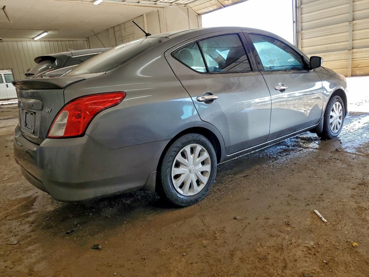 2019 NISSAN VERSA S photo 3