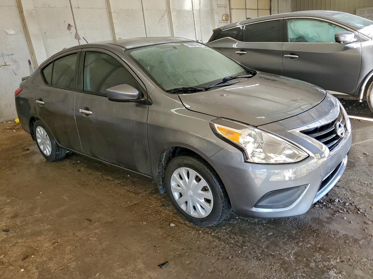 2019 NISSAN VERSA S photo 4