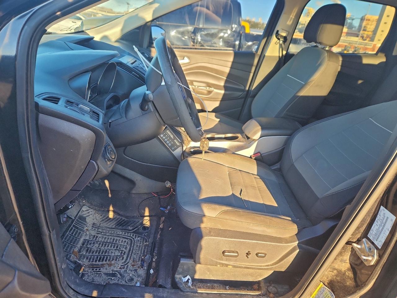 2015 FORD ESCAPE SE photo 19