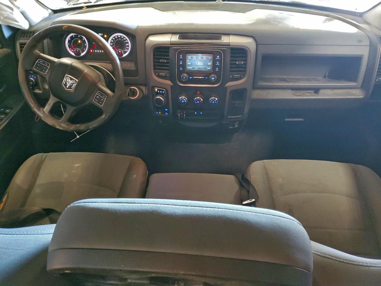 2016 RAM 1500 ST photo 8