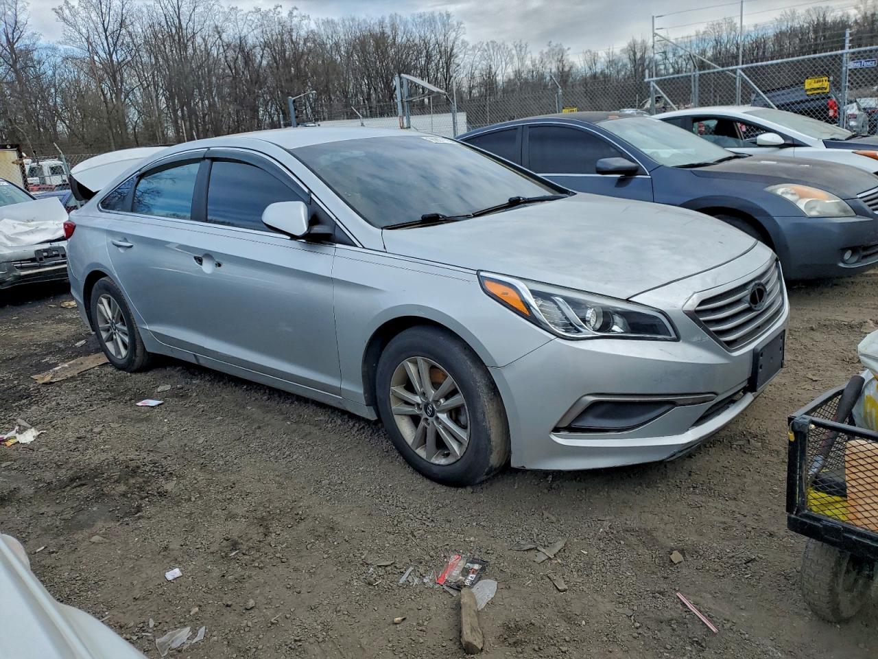 2017 HYUNDAI SONATA SE photo 4