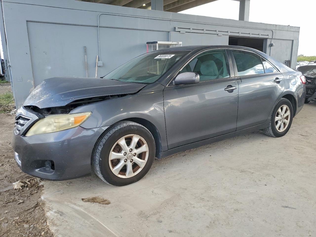 2011 TOYOTA CAMRY