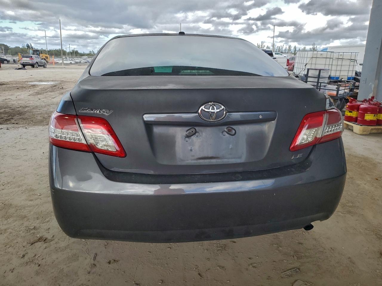 2011 TOYOTA CAMRY BASE photo 6
