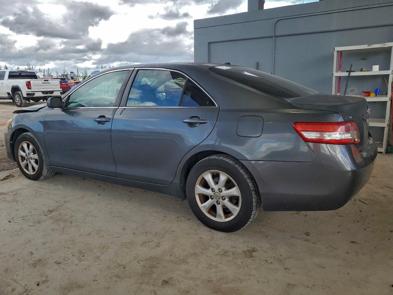 2011 TOYOTA CAMRY BASE photo 2