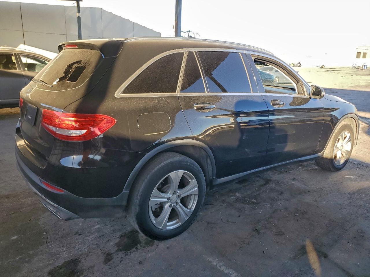 2016 MERCEDES-BENZ GLC 300 photo 3