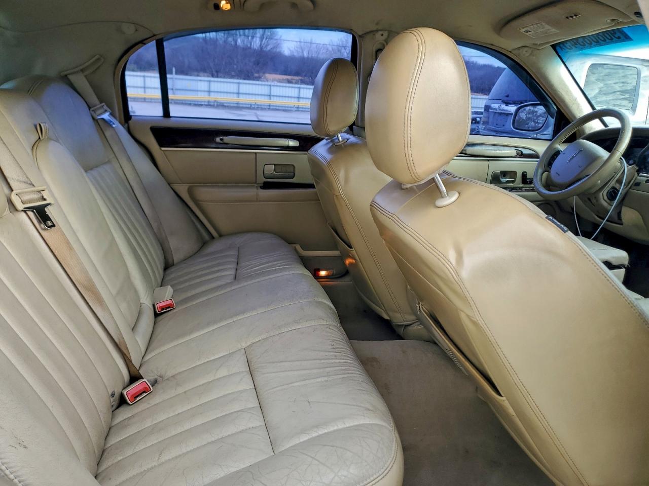 2006 LINCOLN TOWN CAR SIGNATURE photo 10