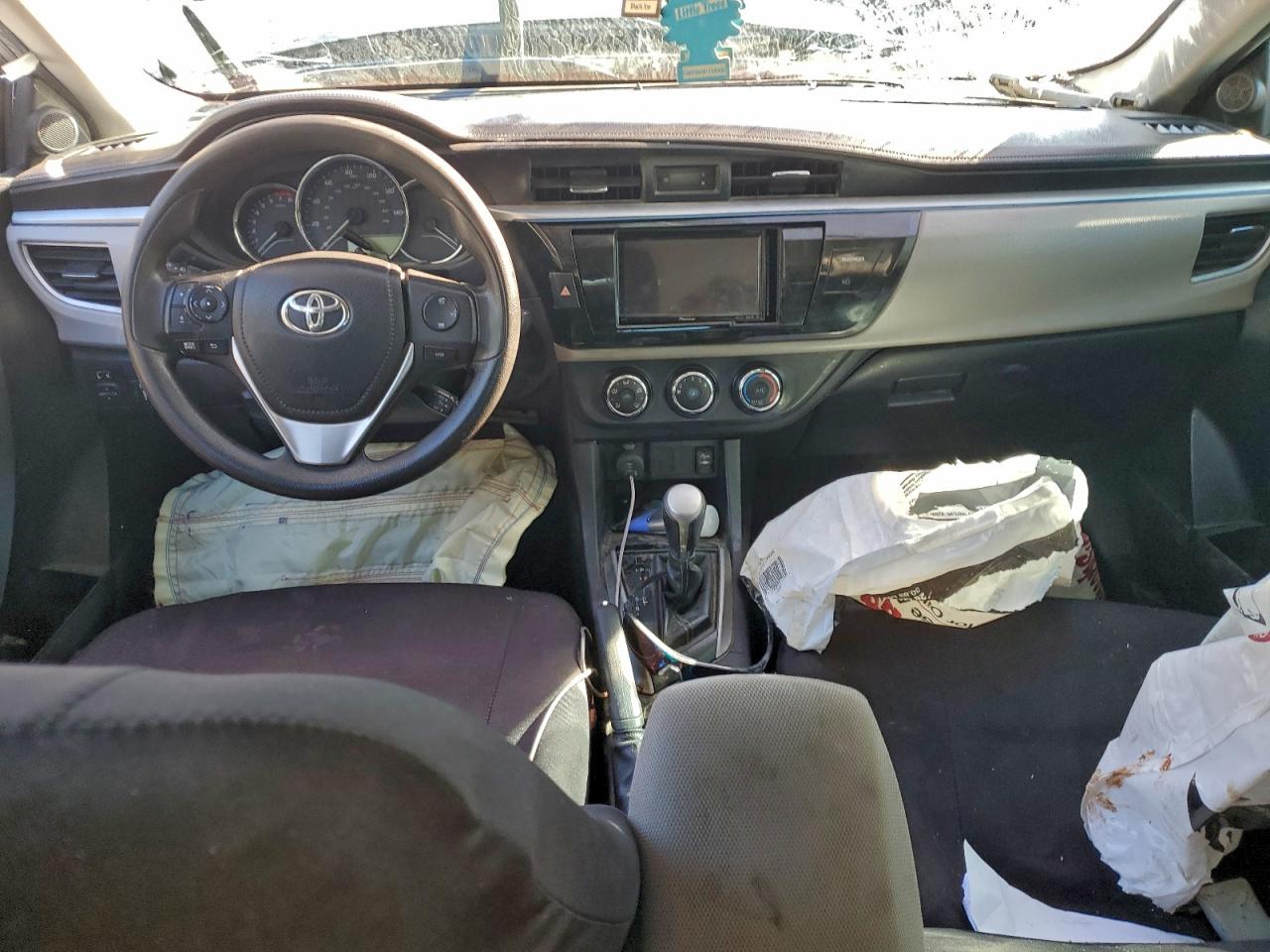 2015 TOYOTA COROLLA L photo 8