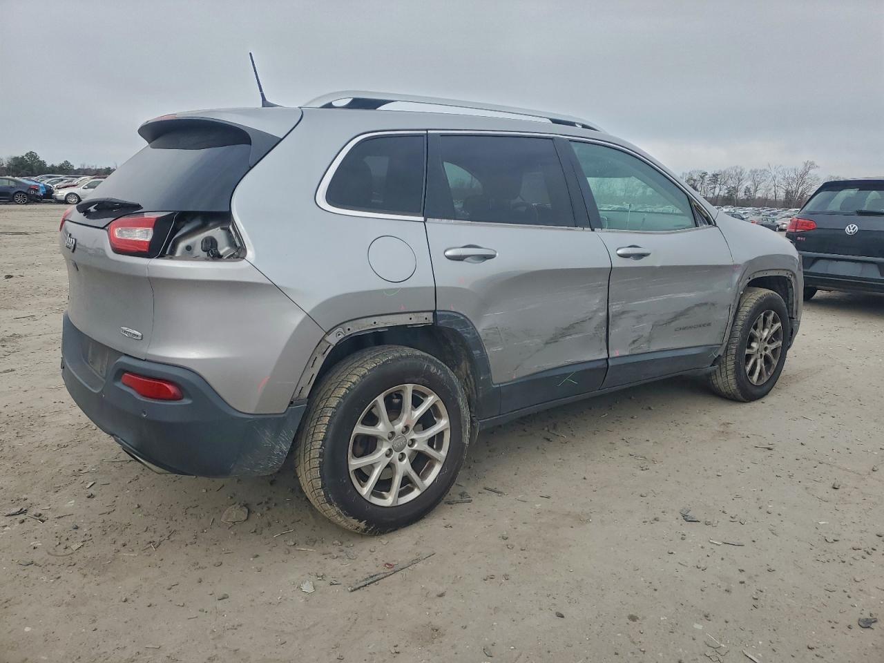 2017 JEEP CHEROKEE LATITUDE photo 3