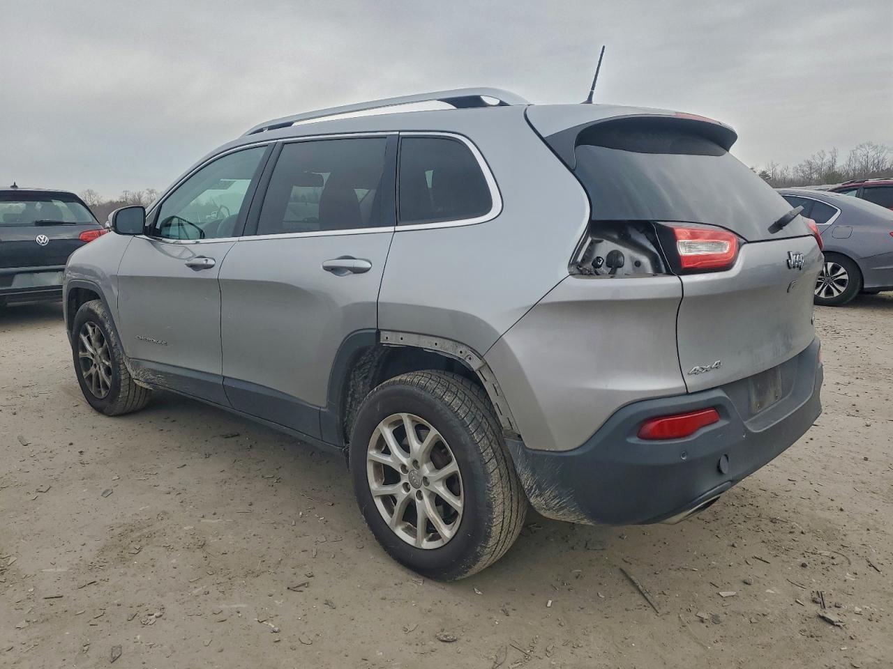 2017 JEEP CHEROKEE LATITUDE photo 2