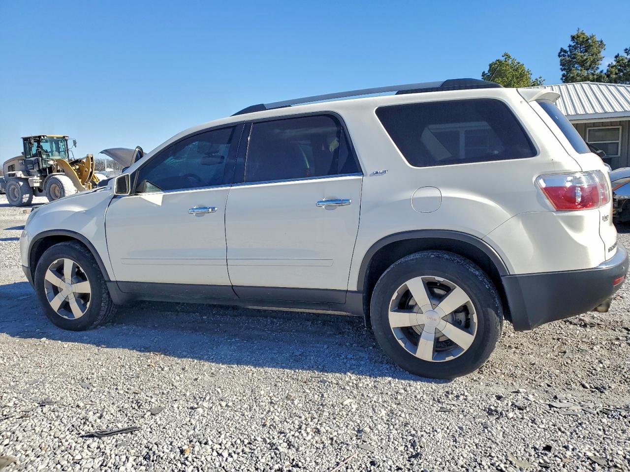 2011 GMC ACADIA SLT-2 photo 2