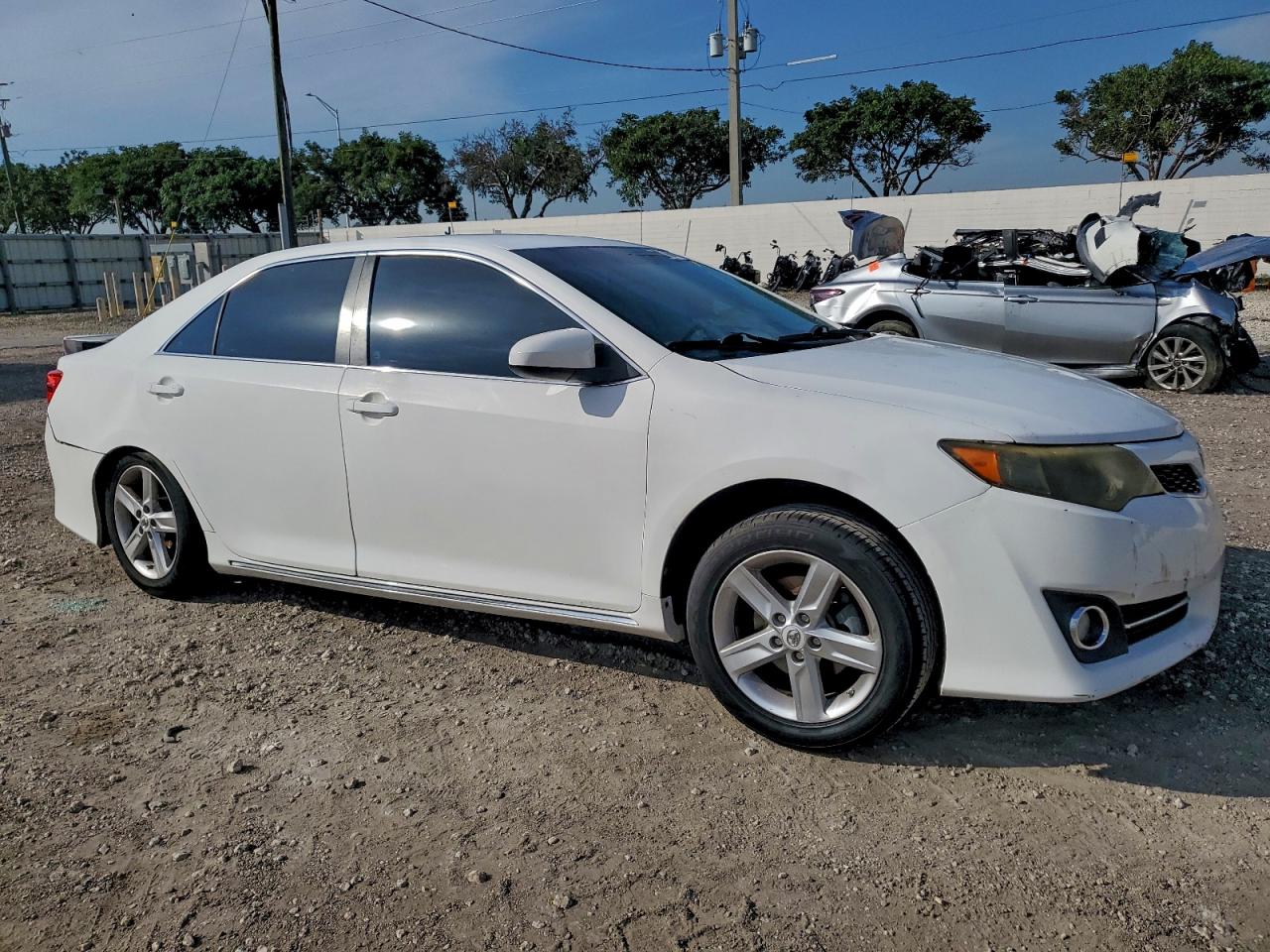 2012 TOYOTA CAMRY BASE photo 4