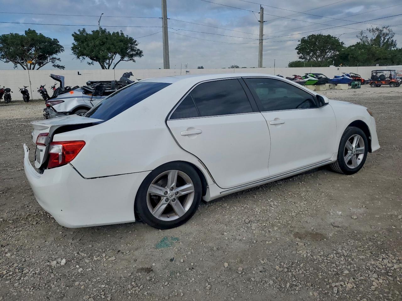 2012 TOYOTA CAMRY BASE photo 3
