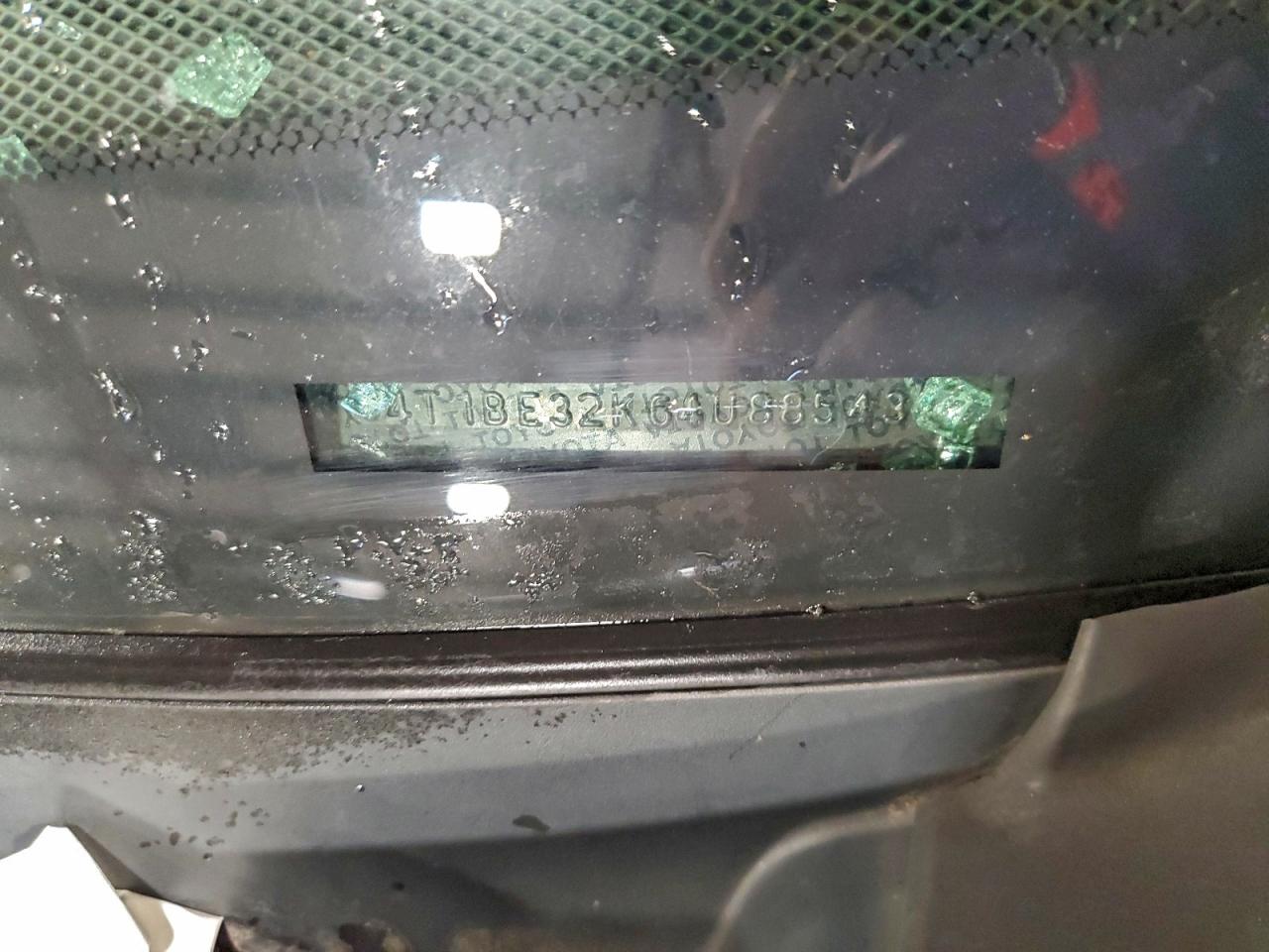 2004 TOYOTA CAMRY LE photo 12